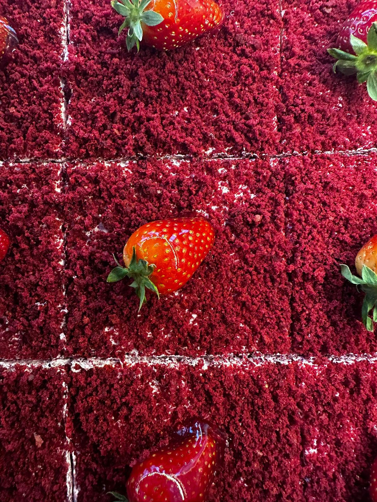 ÇİLEKLİ TRİLİÇE